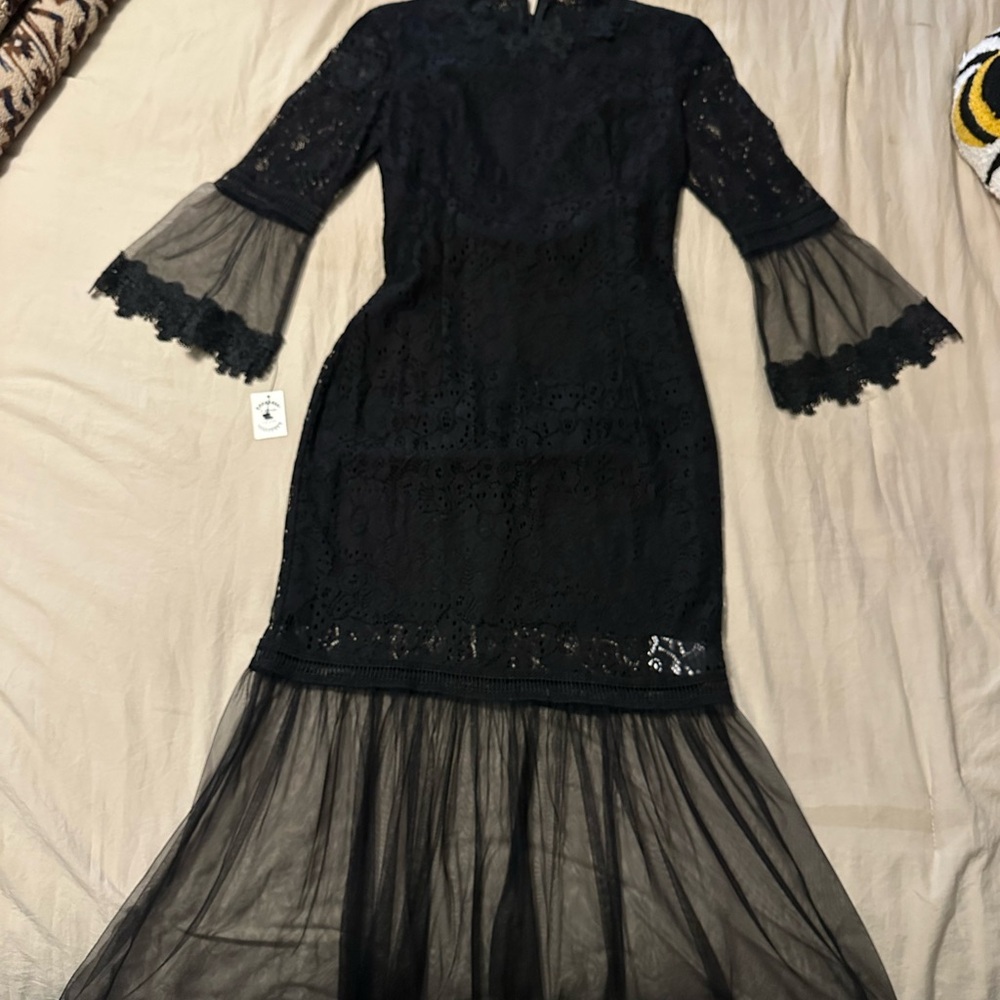 Elegant Black Lace Maxi Dress with Sheer Mermaid Hem